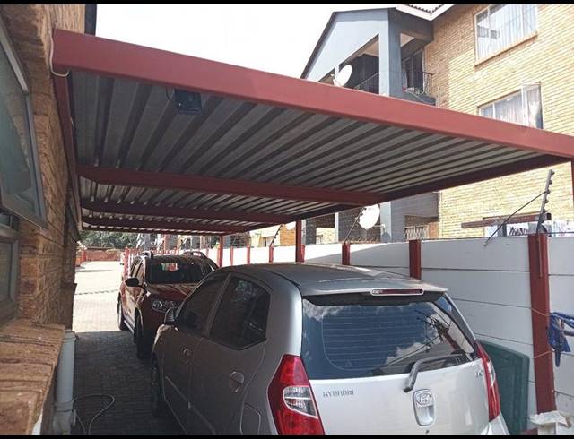 2 BEDROOM HOUSE FOR SALE IN GREENHILLS EXT 3